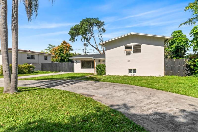 4 bedroom SingleFamilyResidence at 1215 NE 200th Street, Mansionette Homes Sec 2, Miami — photo 2