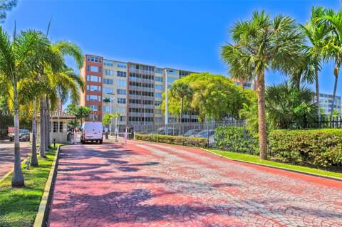 1770 NE 191st St 508-1, Miami FL - photo 17 of 36