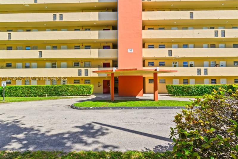 2 bedroom Condominium at 1770 NE 191st St 508-1, Jade Winds Group -, Miami — photo 3