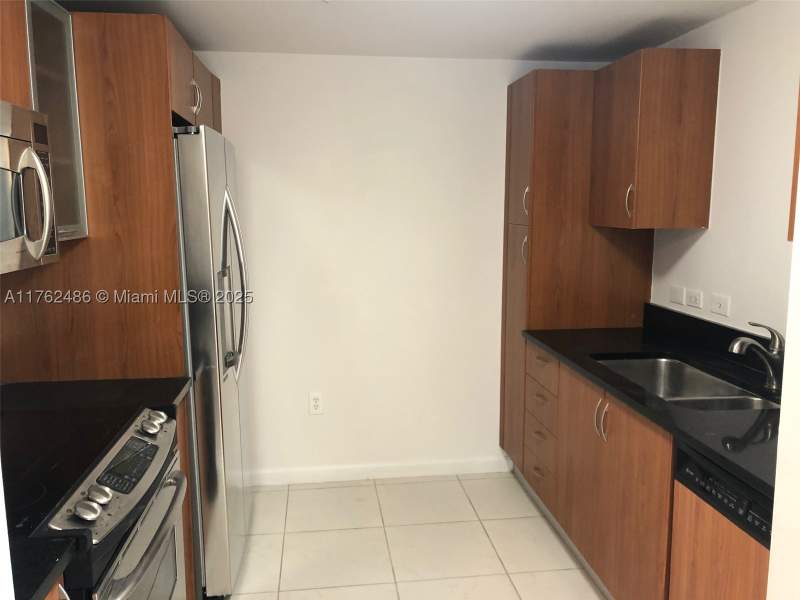 2 bedroom Condominium at 2775 NE 187th St 527, Venture At Aventura West, Aventura — photo 2
