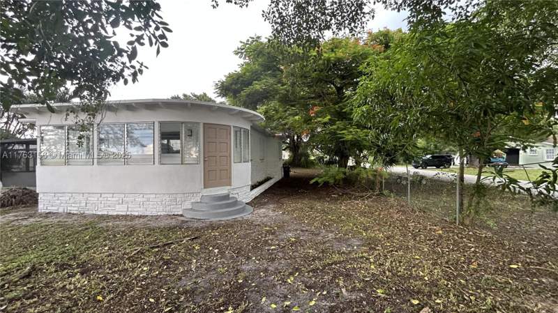 3 bedroom SingleFamilyResidence at 205 Seaman Ave, Plat No 1 Opa Locka, Opa Locka — photo 2