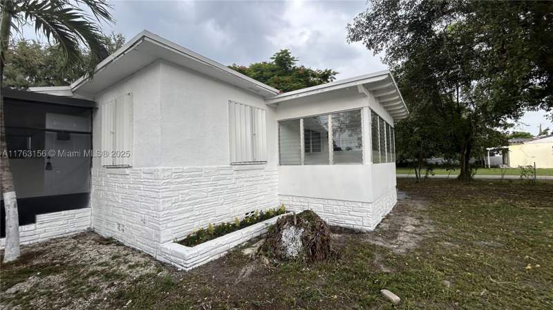 3 bedroom SingleFamilyResidence at 205 Seaman Ave, Plat No 1 Opa Locka, Opa Locka — photo 3