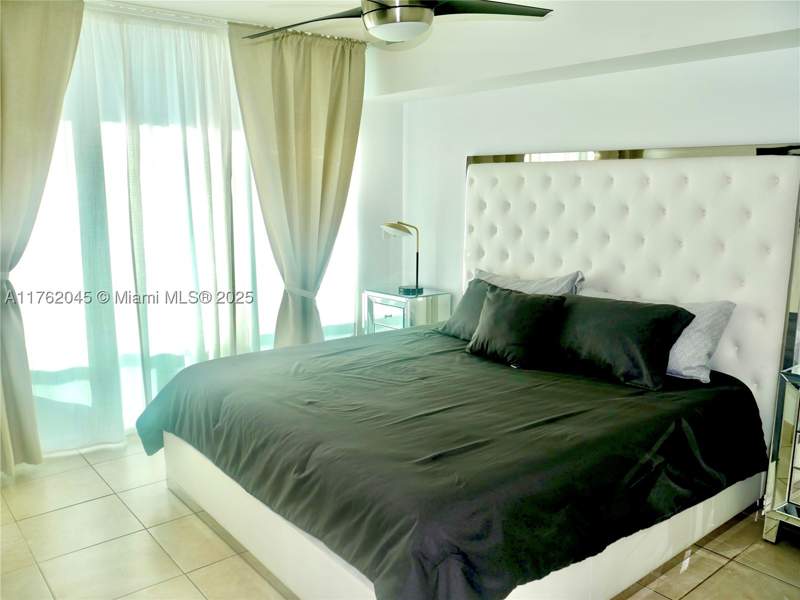 2 bedroom Condominium at 31 SE 5th St 2611, Brickell Onthe River North, Miami — photo 2