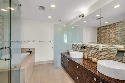 5875 Collins Ave 1704, Miami Beach FL - photo 15 of 54