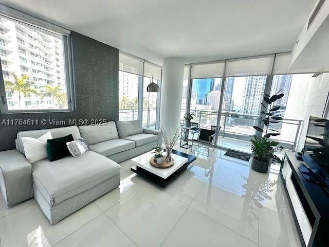 2 bedroom Condominium at 92 SW 3rd St 1410, Mint Condo, Miami — photo 3