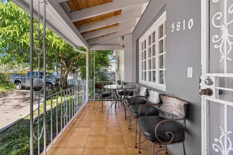 4 bedroom SingleFamilyResidence at 5810 SW 22nd St, Dual Condo No 1, Miami — photo 5
