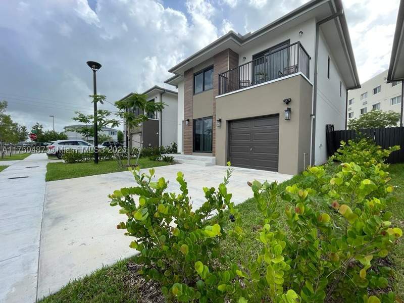 5 bedroom SingleFamilyResidence at 302 NW 11th Ct, Subdivision De Aurora, Florida City — photo 2