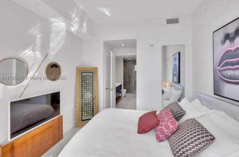2678 Tigertail 1009, Miami FL - photo 19 of 44