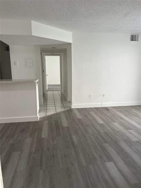 18860 NW 57th Avenue 106, Hialeah FL - photo 12 of 14
