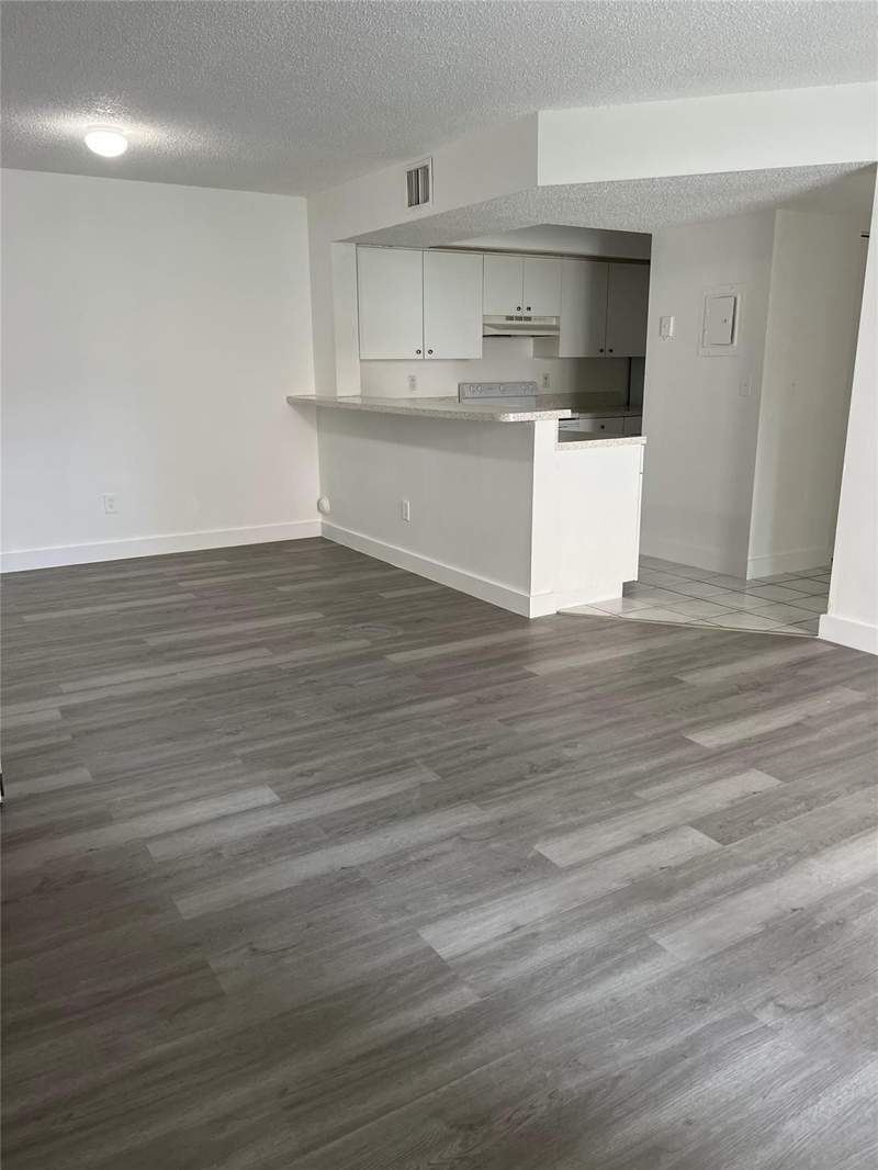 2 bedroom Condominium at 18860 NW 57th Avenue 106, Villa Rustica, Hialeah — photo 2
