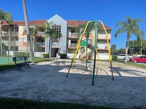 18860 NW 57th Avenue 106, Hialeah FL - photo 6 of 14