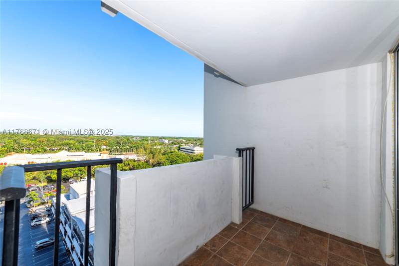 1 bedroom Condominium at 2750 NE 183rd St 1207, Commodore Plaza Condo, Aventura — photo 2