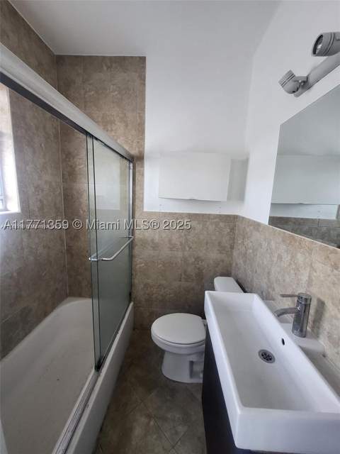 1611 Michigan Ave 25, Miami Beach FL - photo 7 of 7