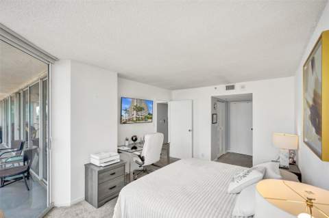 7601 E Treasure Drive 617, North Bay Village FL - photo 14 of 60