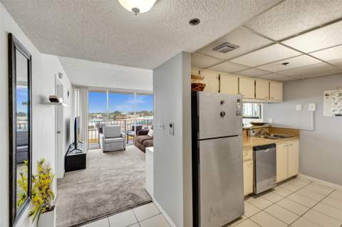 7601 E Treasure Drive 617, North Bay Village FL - photo 19 of 60
