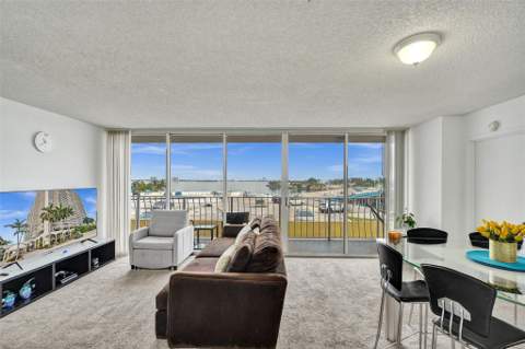 7601 E Treasure Drive 617, North Bay Village FL - photo 21 of 60