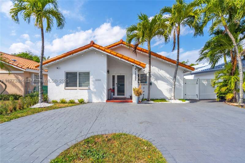3 bedroom SingleFamilyResidence at 13351 SW 27th St, Lisboa Homes, Miami — photo 2