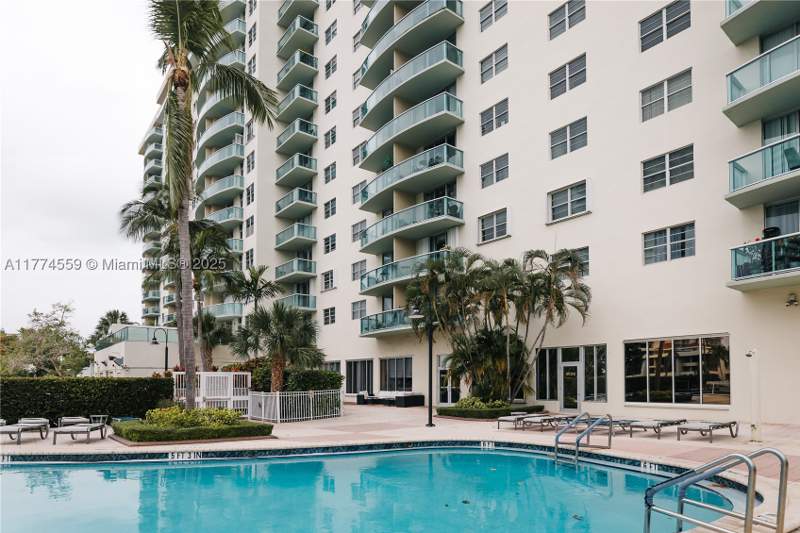 1 bedroom Condominium at 19390 Collins Ave 1614, Oceanview Building A Cond, Sunny Isles Beach — photo 2
