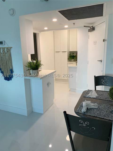 5445 Collins Ave 1520, Miami Beach FL - photo 10 of 43