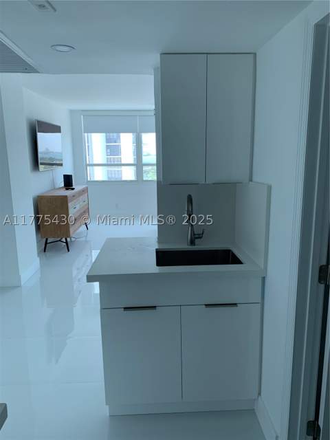 5445 Collins Ave 1520, Miami Beach FL - photo 13 of 43