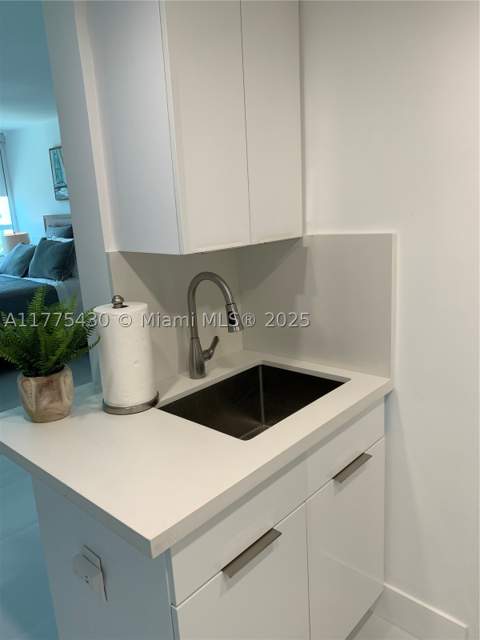 5445 Collins Ave 1520, Miami Beach FL - photo 8 of 43