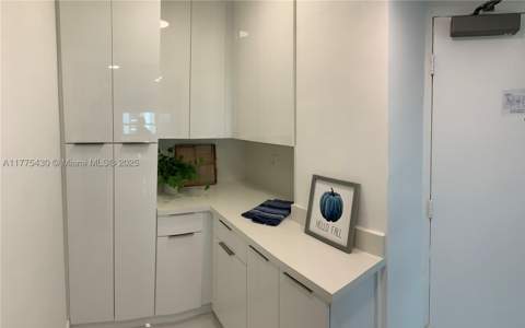 5445 Collins Ave 1520, Miami Beach FL - photo 9 of 43
