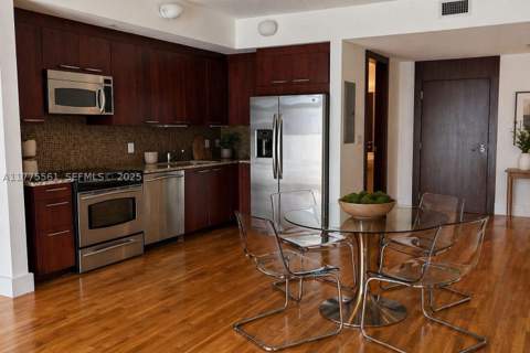 2001 Meridian Ave 309, Miami Beach FL - photo 8 of 29