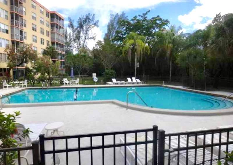2 bedroom Condominium at 17890 W Dixie Highway 714, Greynolds Park Club Condo, North Miami Beach — photo 2