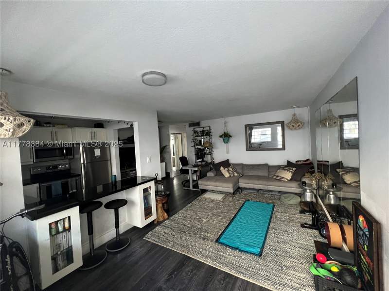 1 bedroom Condominium at 221 Meridian Ave 206, Meridian Plaza Condo, Miami Beach — photo 2