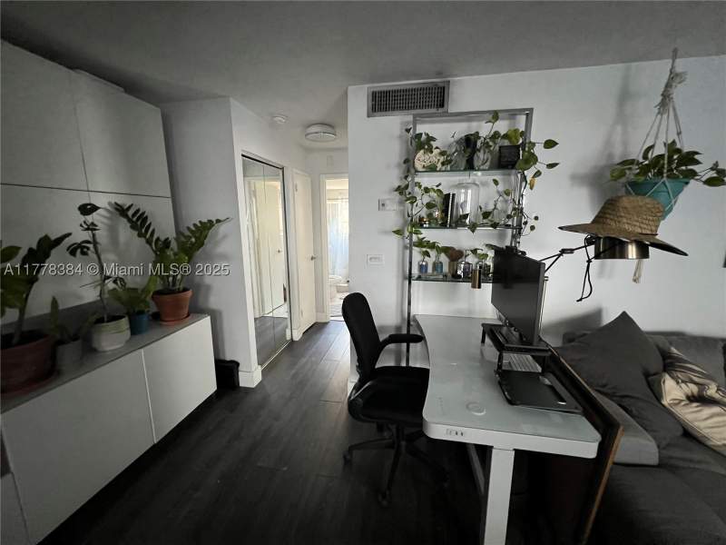 1 bedroom Condominium at 221 Meridian Ave 206, Meridian Plaza Condo, Miami Beach — photo 3