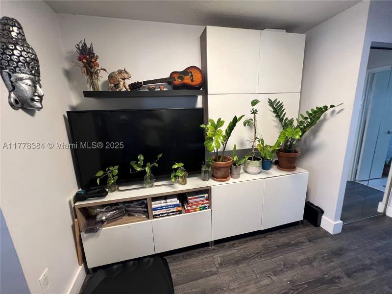 1 bedroom Condominium at 221 Meridian Ave 206, Meridian Plaza Condo, Miami Beach — photo 4