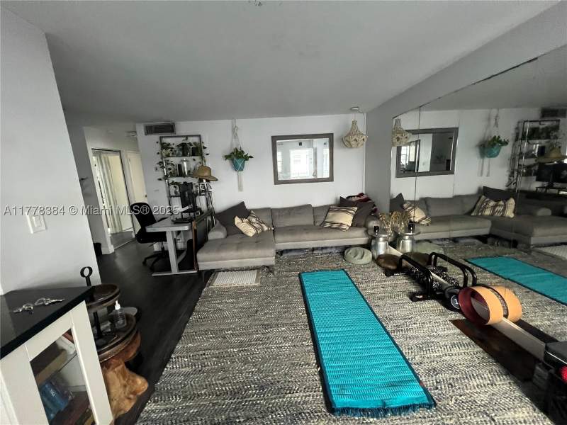 1 bedroom Condominium at 221 Meridian Ave 206, Meridian Plaza Condo, Miami Beach — photo 5
