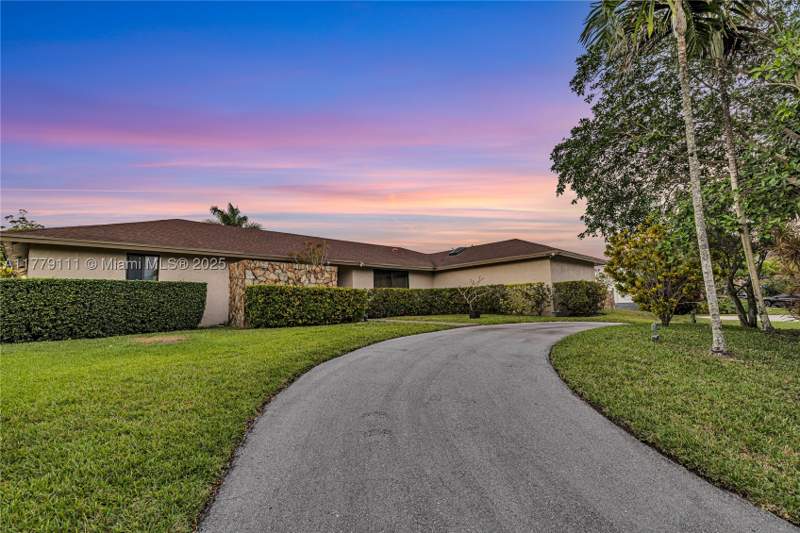 5 bedroom SingleFamilyResidence at 7801 SW 170th St, Old Cutler Villas West, Palmetto Bay — photo 2