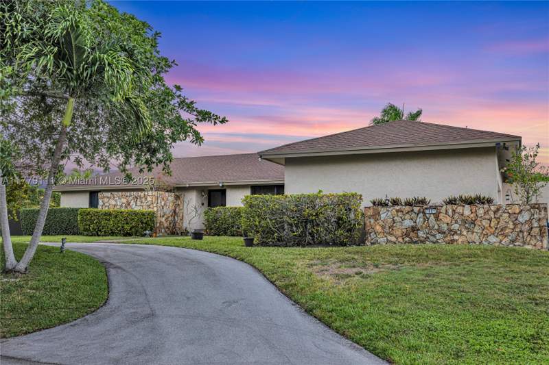 5 bedroom SingleFamilyResidence at 7801 SW 170th St, Old Cutler Villas West, Palmetto Bay — photo 3