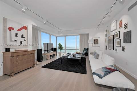 1425 Brickell Ave 61E, Miami FL - photo 7 of 47