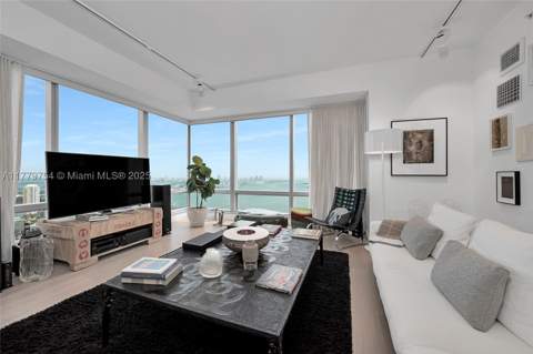 1425 Brickell Ave 61E, Miami FL - photo 8 of 47