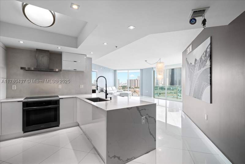 3 bedroom Condominium at 200 Sunny Isle Bl 2-1202, St Tropez On The Bay II, Sunny Isles Beach — photo 2
