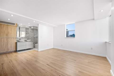 1658 Bay Rd 504, Miami Beach FL - photo 8 of 18