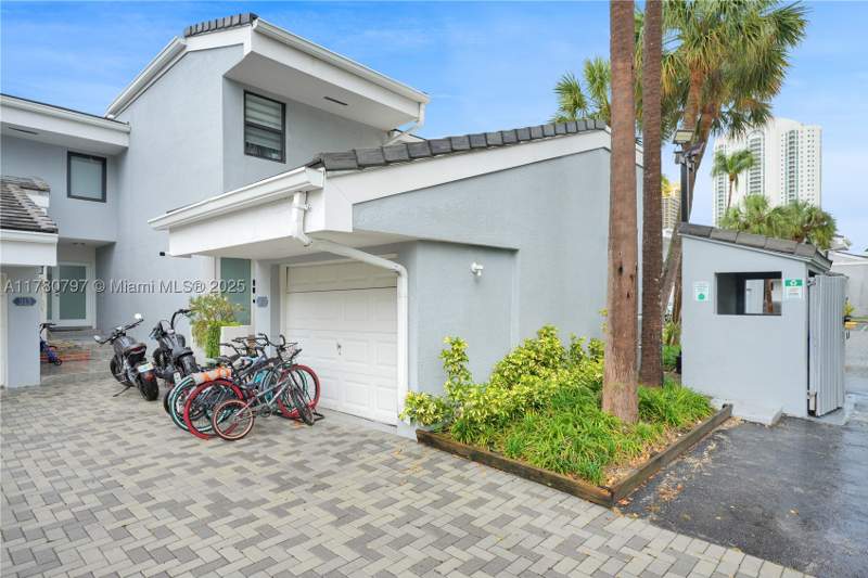4 bedroom Townhouse at 311 Poinciana Dr 801, Poinciana Is Yt & Rcq Clu, Sunny Isles Beach — photo 3