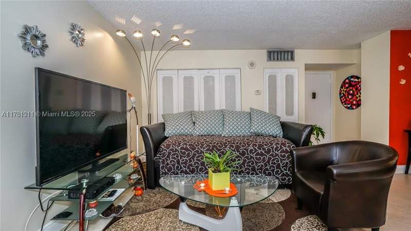 2 bedroom Condominium at 17011 N Bay Rd 701, Plaza Of Americas Condo P, Sunny Isles Beach — photo 2