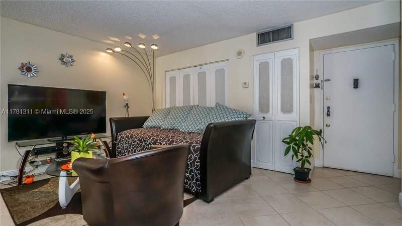 2 bedroom Condominium at 17011 N Bay Rd 701, Plaza Of Americas Condo P, Sunny Isles Beach — photo 3