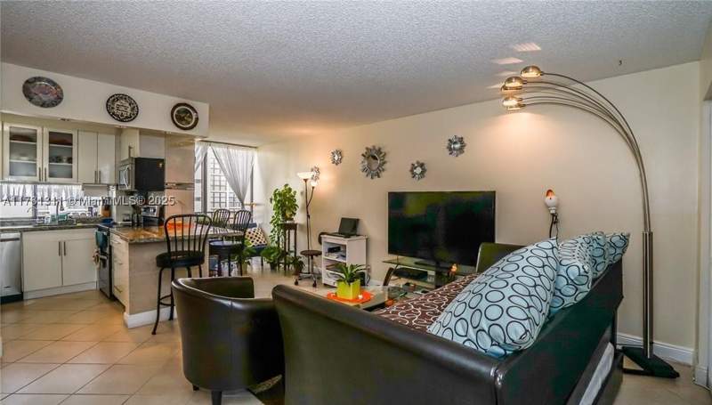 2 bedroom Condominium at 17011 N Bay Rd 701, Plaza Of Americas Condo P, Sunny Isles Beach — photo 4