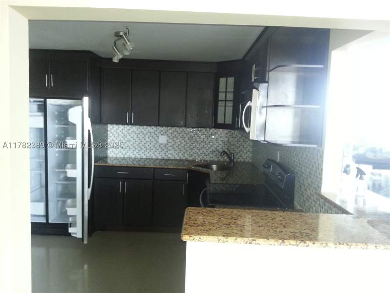 1 bedroom Condominium at 2750 NE 183rd St 2607, Commodore Plaza Condo, Aventura — photo 3
