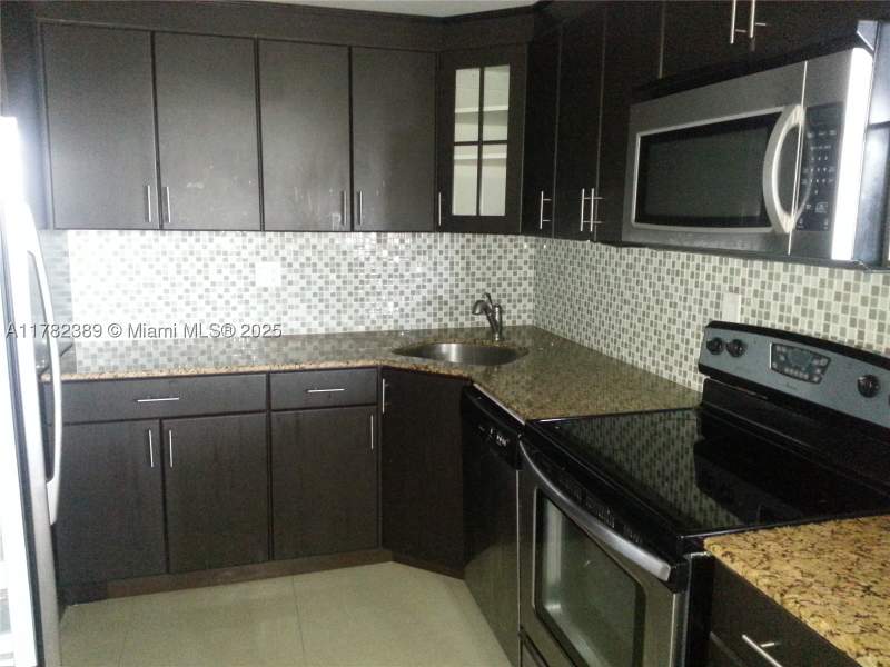 1 bedroom Condominium at 2750 NE 183rd St 2607, Commodore Plaza Condo, Aventura — photo 4