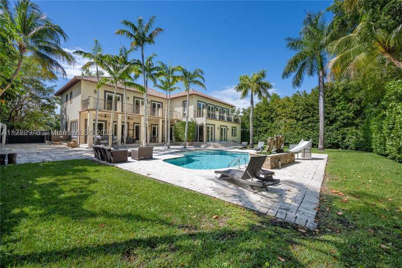 6 bedroom SingleFamilyResidence at 31 Island Dr, Cape Florida Sub Sec 3, Key Biscayne — photo 2