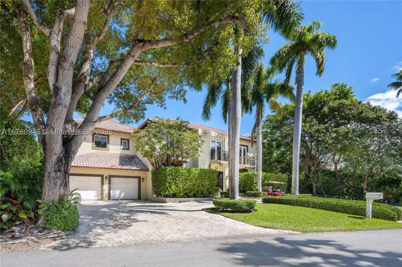 6 bedroom SingleFamilyResidence at 31 Island Dr, Cape Florida Sub Sec 3, Key Biscayne — photo 4