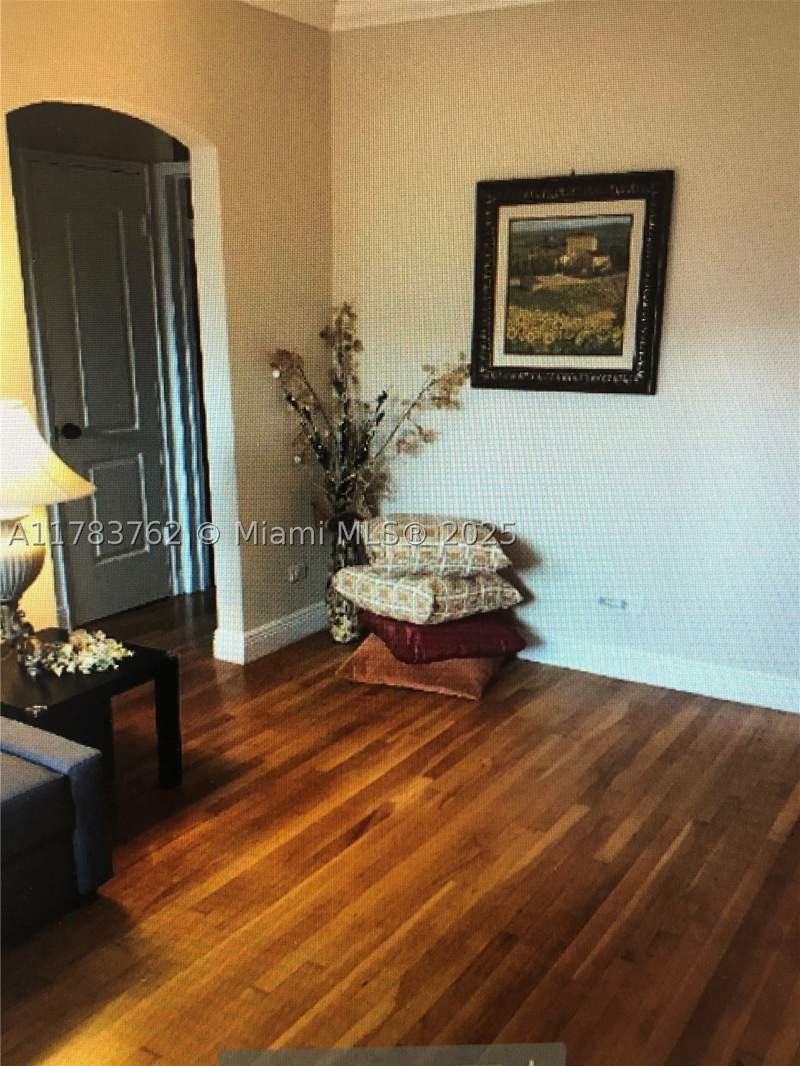 1 bedroom Condominium at 30 Almeria Ave 6, Almeria Gardens Condo, Coral Gables — photo 2