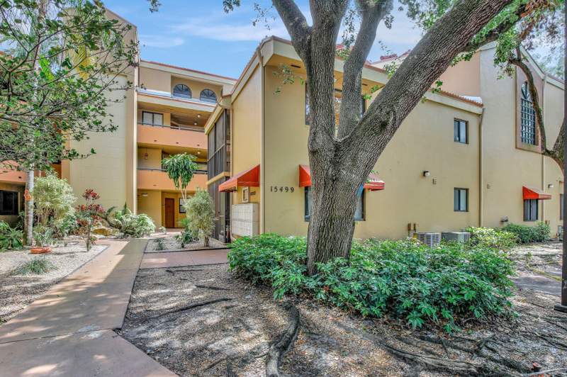 3 bedroom Condominium at 15499 Miami Lakeway N 306-5, Celebration Point Condo #2, Miami Lakes — photo 2