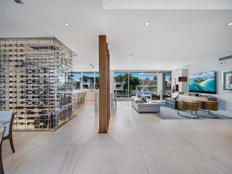 6 bedroom SingleFamilyResidence at 830 Lugo Ave, Coral Bay Sec B, Coral Gables — photo 3