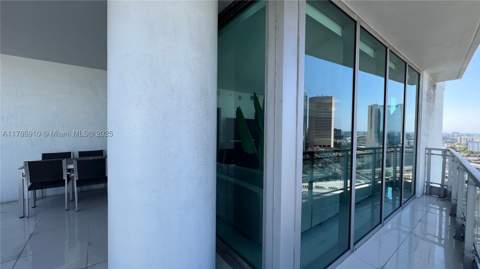 90 SW 3rd St 2204, Miami FL - photo 10 of 28